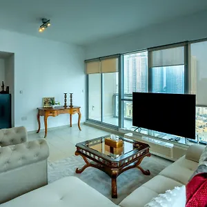 Apartment Elegant Overlooking Mall Fountain. *