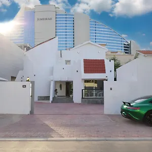 Beautiful Private With Pool Villa Dubai