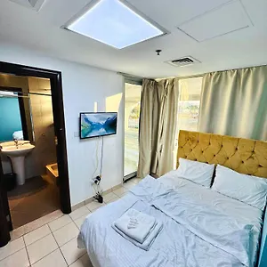 Charming Bath Inside & Balcony Homestay Dubai
