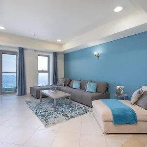 Stunning 1-bedroom With Marina Views Apartment