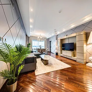 Spacious Family On The Palm Apartment Dubai