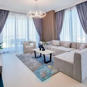 Lejlighed Like - 5805 Contemporary 3-bhk With Subtle Creek Views At The Grand *