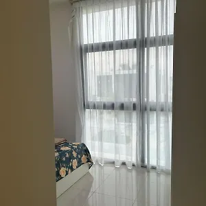 Females Only - Private With Work Desk And Attached Bathroom In Rum i privatbostad Dubai