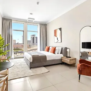 Silkhaus Furnished In Art Gardens With Pool Access Apartment Dubai