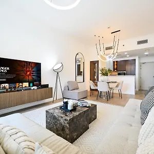 Апартаменты New Renovated Modern 1 Bedroom Marina
