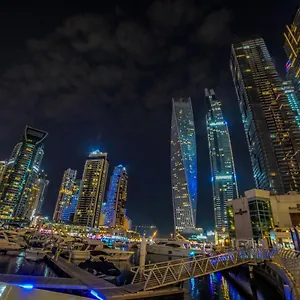 Icon Casa Living - Torch Tower Marina Apartment *