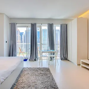 Stylish In West Avenue Marina Apartment *
