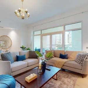 Elegant 2 Bedroom With Access