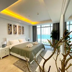 Apartment Dar Vacation - Stunning Palm View 3bdr *