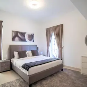Continental Tower - Luton Vacation Homes, Marina - 15ab07 *