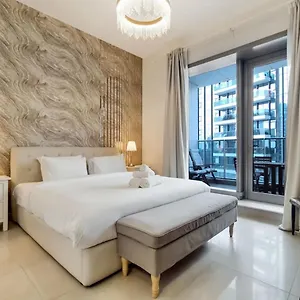 Sparkle Tower 1, Marina - Bright Two Bedroom Apartment Dubai