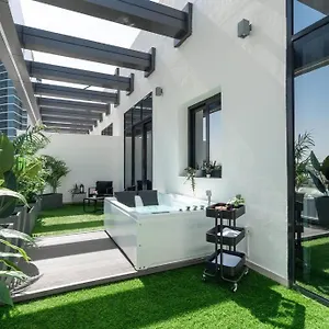 Apartment Unique Apt With Private Jacuzzi In