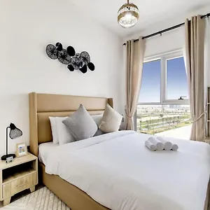Collective 2 Tower A Hills - Chic One Bedroom Apartment Dubai