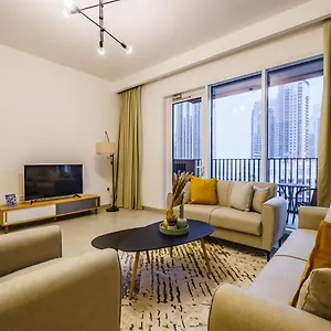 Incredible Waterfront With Panoramic Views Apartment