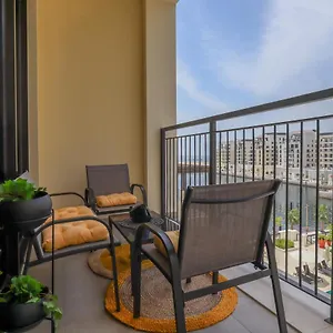 Apartment Higuests - Stylish Waterfront With Pool In La Dubai