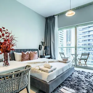 Apartment Sweeping Marina View Near The Metro Station