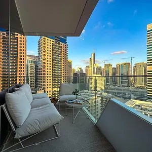 Apartment Higuests - Stylish With Balcony And Partial Marina View *