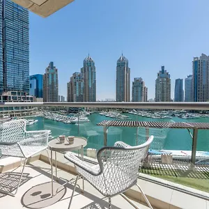 Vacay Lettings- Stylish Waterfront Getaway Apartment Dubai