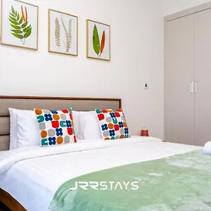 Sleek & Modern - In Jvc Apartment *