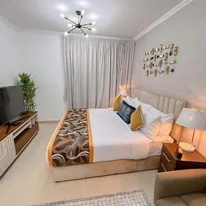 Cosmos Living Luxurious Near Metro Apartment *