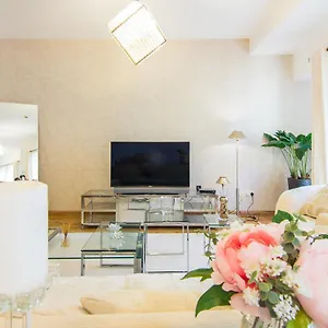 Huge 1br In Jbr Apartment