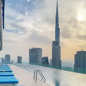 Apartment Paramount Skyline: Luxe 2-bed With Burj Views And Rooftop Oasis *