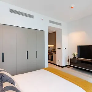 Stylish Next To Canal Apartment Dubai
