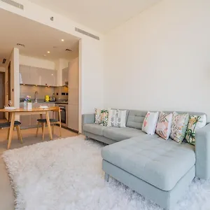 Beautiful Cityscape Views From Urban Retreat *