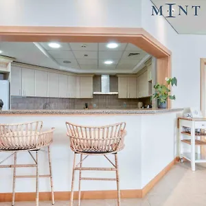 Shoreline 14, Palm Jumeirah - Mint Apartment *