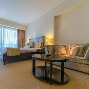 Spacious, Modern In Marina