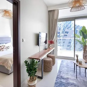 Apartment Canal View 1br Flat 5 Min Walk To Mall *