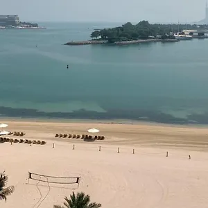 Al Dabas Views, 3bd Sleeps 6, Beachfront & Pool Access Apartment