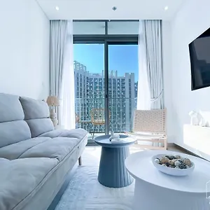 Apartment Luxurious 1-br With Balcony In Azizi Fawad Dubai