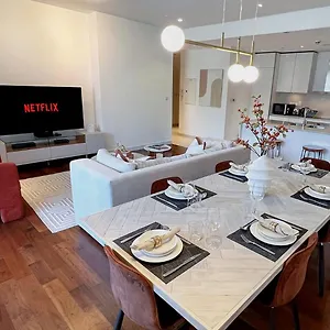 Airstay - Walk - Luxurious 2br Guest - Monthly Offer Available Apartment