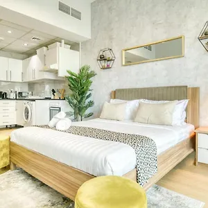 Spacious Studio With Marina View By Pk Holidays Apartment *