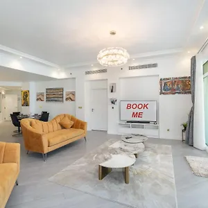 Apartment Prestigious 3-bedroom With Access On Palm Jumeirah! Dubai