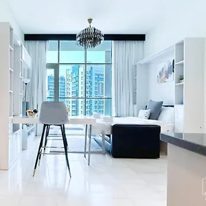 Chic Retreat In Business Bay *