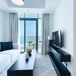 Cozy 1br With Balcony & Views In Azizi Fawad