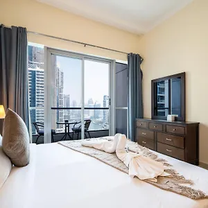Apartment Blue Breeze - Chic Marina Retreat With Balcony And Canal Views