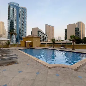 Aesthetic , Sleeps 6, Pool, Gym & Waterfront Views Dubai