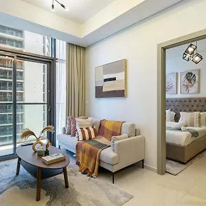 43rd Floor Stunner Luxe 2br In Business Bay