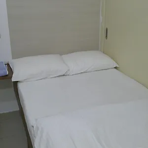 Ruby Star Budget With Shared Washroom Access G06 Locanda
