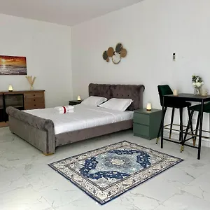Cozy Private In Jumeirah Near The بيت ضيافة دبي