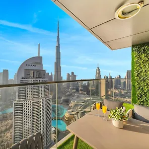 Stunning 2br-burj View -connected To Mall شقة