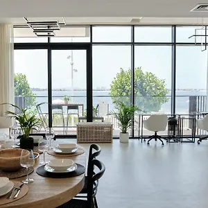 Beachfront Townhouse Sea Breeze Villa