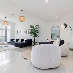 Huge Sky With Panoramic Golf Views דירה דובאי