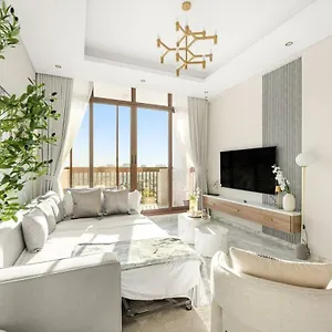 First Class 1br Luxurious Overlooking Pool בית נופש *