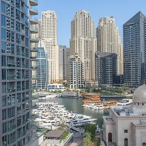 Manchester Tower With Marina Views And Balconies *