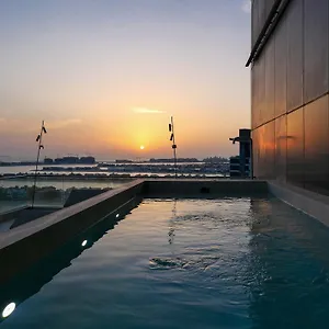 High End 4br Penthouse With Private Pool And Skyline Views