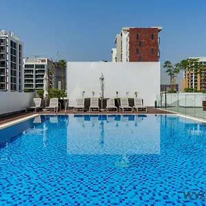 Unique In Azizi Riviera,city & Pool View 두바이